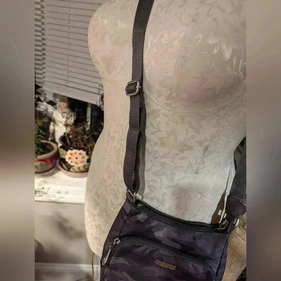 NWOT Baggallini Joey Bag Small Crossbody - Picture 3 of 10